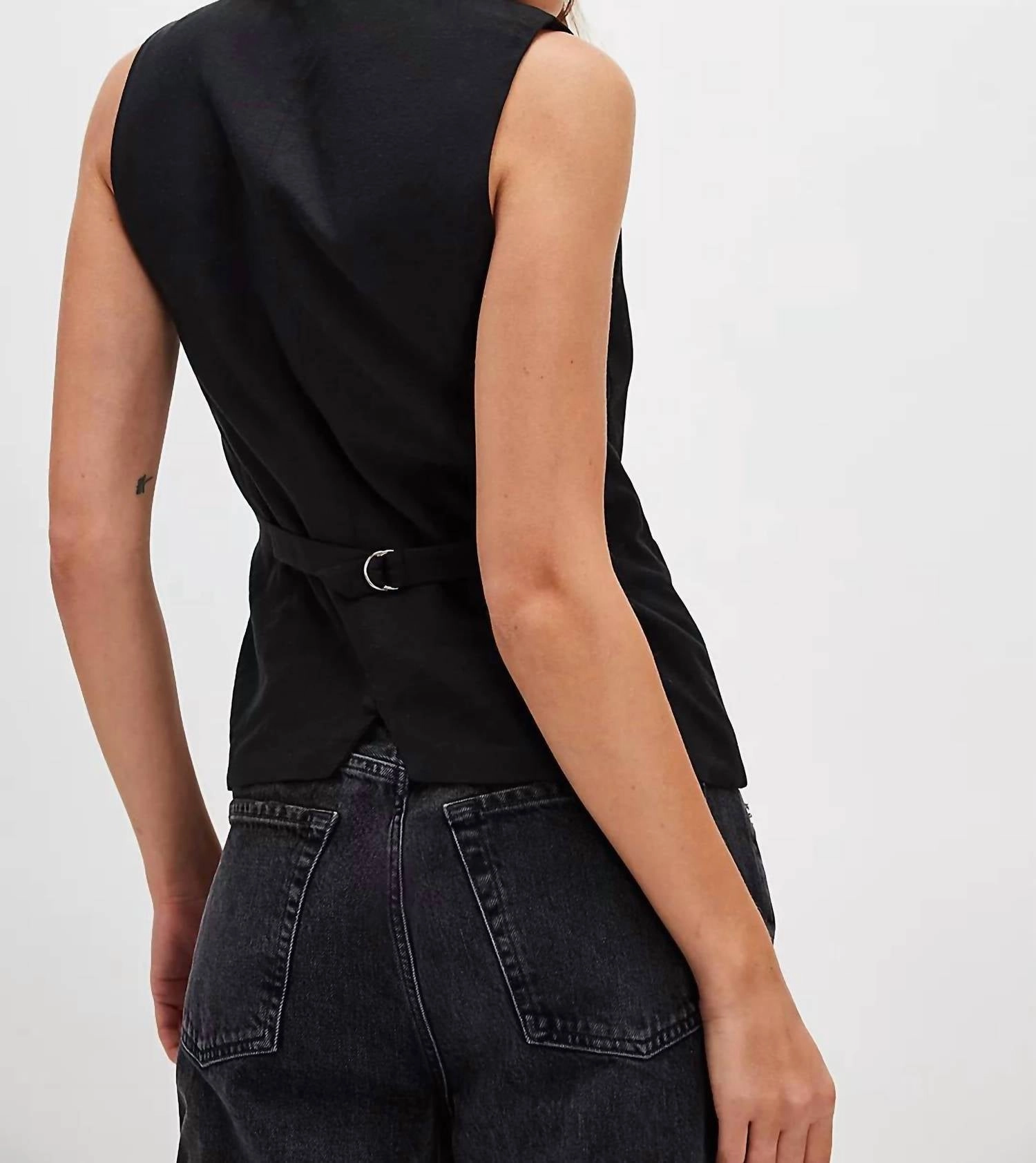 Jasmin Long Vest In Black